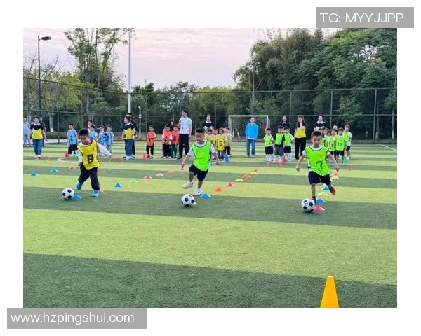 足球明星的孩子们在绿茵场上展现天赋与梦想的精彩瞬间